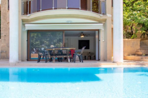 Villa with Private Pool near Beach in Cesme